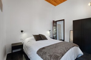 4 dormitorios, tabla de planchar con plancha, wifi y ropa de cama