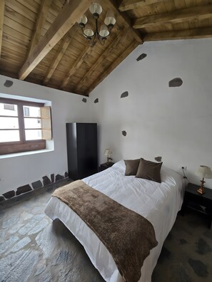 4 slaapkamers, een strijkplank/strijkijzer, wifi, beddengoed