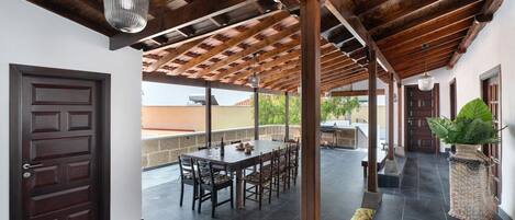 屋外ダイニングエリア