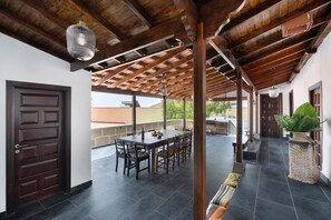 屋外ダイニングエリア