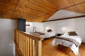 4 室のベッドルーム、アイロン / アイロン台、WiFi、ベッドシーツ