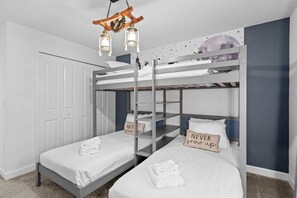 4 bedrooms, iron/ironing board, internet, bed sheets