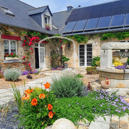 Holiday Home 'Ty Kreis - Vue Mer' with Private Terrace, Shared Garden and Wi-Fi