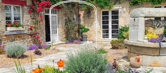 Holiday Home 'Ty Kreis - Vue Mer' with Private Terrace, Shared Garden and Wi-Fi