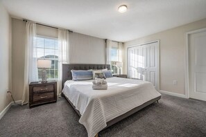 4 bedrooms, iron/ironing board, Internet, bed sheets