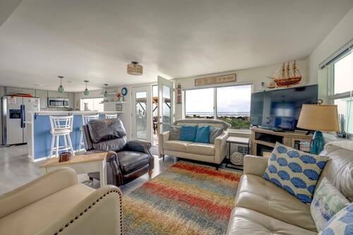 Willapa Bay Waterfront Cottage | Sleeps 8