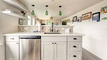 Frigorífic, microones, forn i placa de cuina