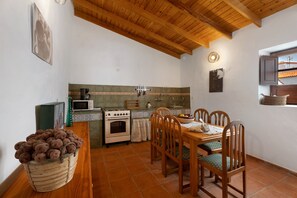 Dining - Holiday Home 'Fagundo' with Mountain View, Private Terrace and Wi-Fi (Alajeró)