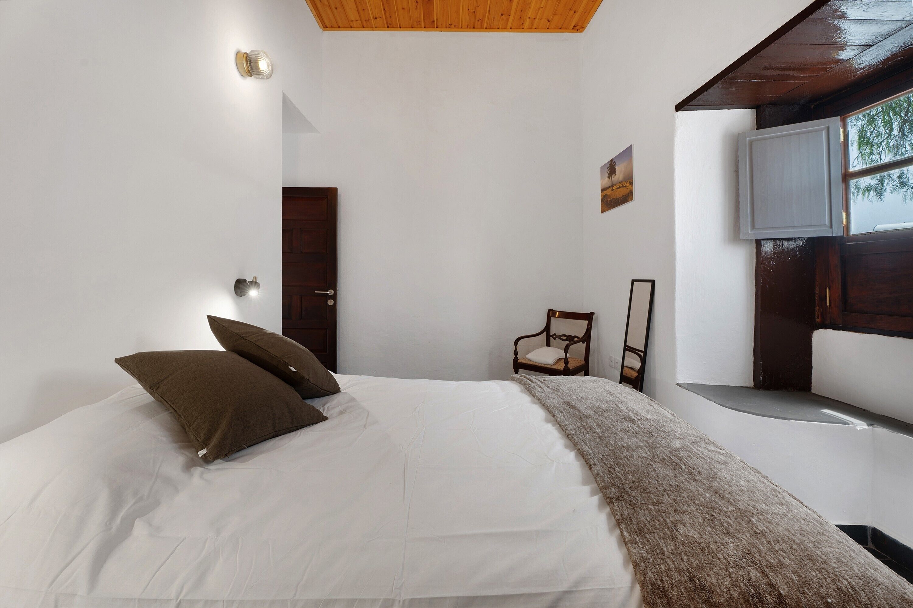 3 slaapkamers, een strijkplank/strijkijzer, wifi, beddengoed