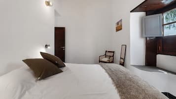 3 slaapkamers, een strijkplank/strijkijzer, wifi, beddengoed