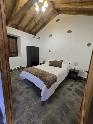 2 室のベッドルーム、アイロン / アイロン台、WiFi、ベッドシーツ