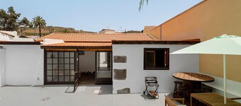 Holiday Home 'La Bodega' with Mountain View, Private Terrace and Wi-Fi