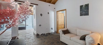 Holiday Home 'La Bodega' with Mountain View, Private Terrace and Wi-Fi