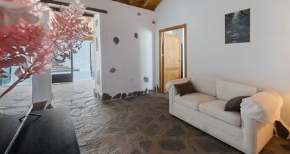 Ferienhaus 'La Bodega' mit Bergblick, privater Terrasse und Wi-Fi