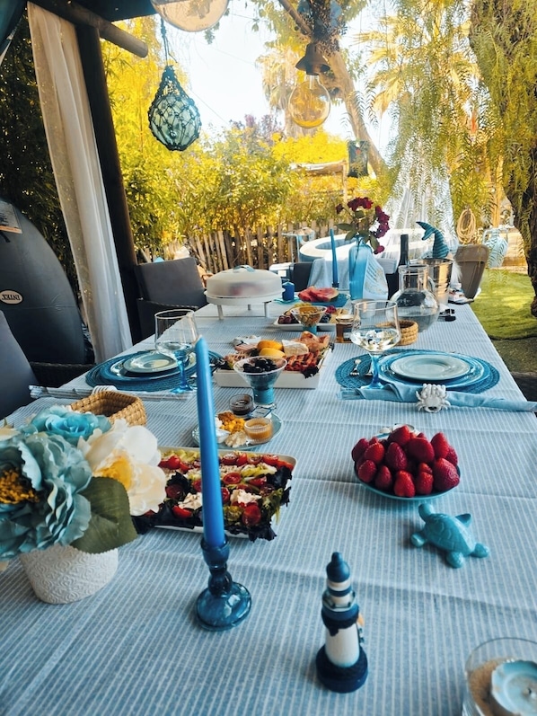 Outdoor dining