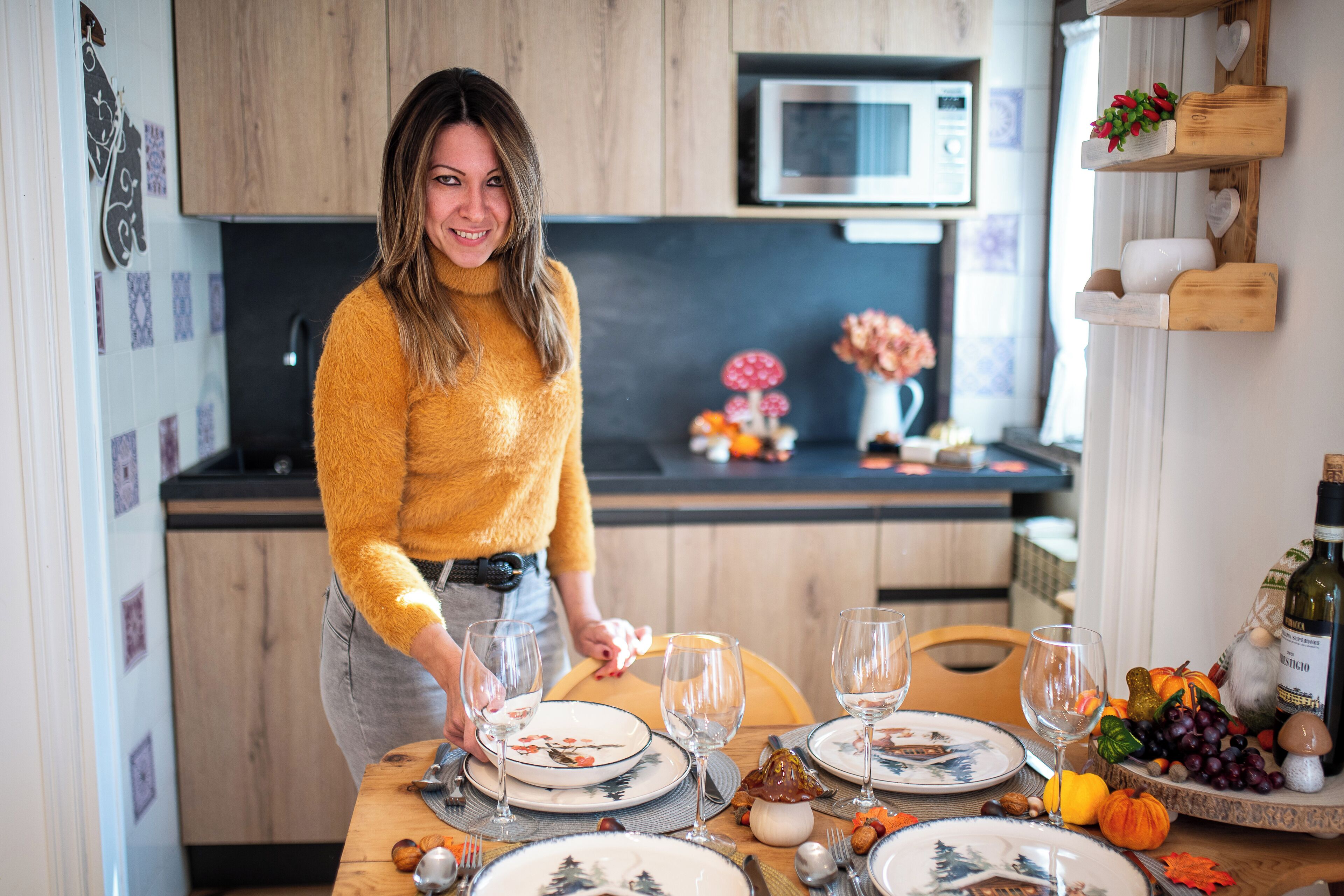 Microwave, stovetop, cookware/dishes/utensils, dining tables