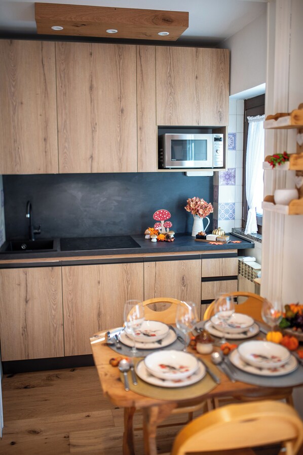 Microwave, stovetop, cookware/dishes/utensils, dining tables