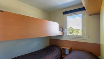 2 bedrooms, bed sheets