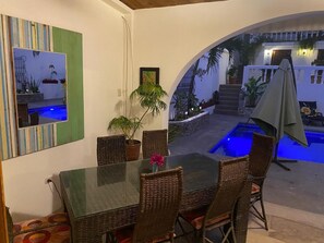 屋外ダイニングエリア