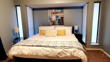 3 bedrooms, desk, iron/ironing board, free WiFi