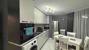 Micro-ondes, four, plaque de cuisson, lave-vaisselle