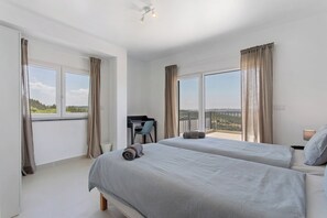 1 habitación, wifi y ropa de cama