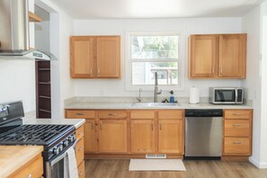 Mikrowelle, Ofen, Herdplatte, Geschirrspüler