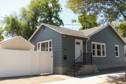 Hot Tub 2BR Stay Minutes to Hospitals - Pet Friendly with Fenced Yard & Grill