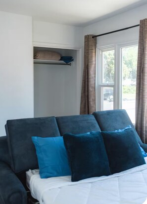 2 bedrooms, WiFi, bed sheets