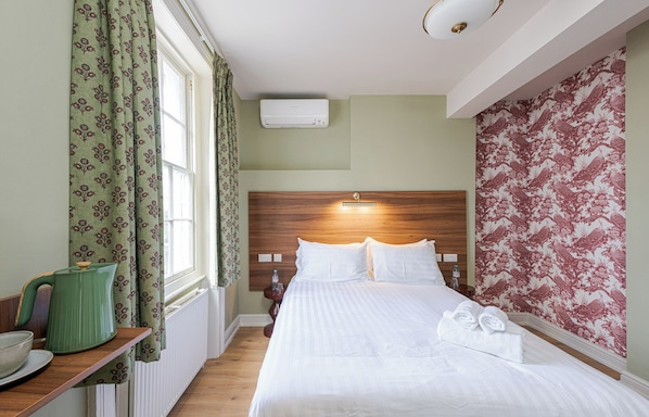Superior King Room | Room amenity - The Norfolk (London)
