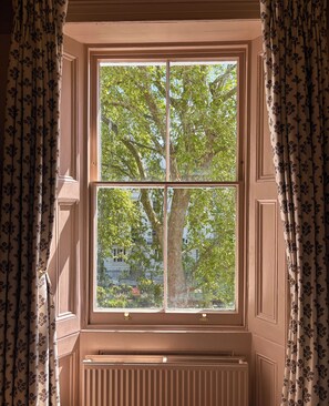 Cosy Double Park View Room | Egyptian cotton sheets, premium bedding, memory-foam beds, free WiFi - The Norfolk (London)