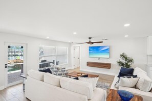 House, Multiple Beds (Tranquility Waters) | Living area