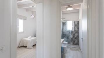 Shower, bidet, towels