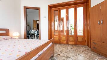 7 bedrooms, free WiFi, bed sheets