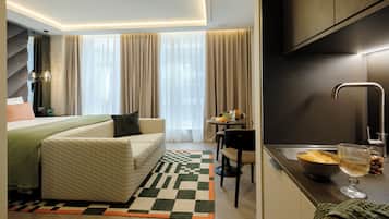 Family Room | Hypo-allergenic bedding, in-room safe, iron/ironing board, free WiFi