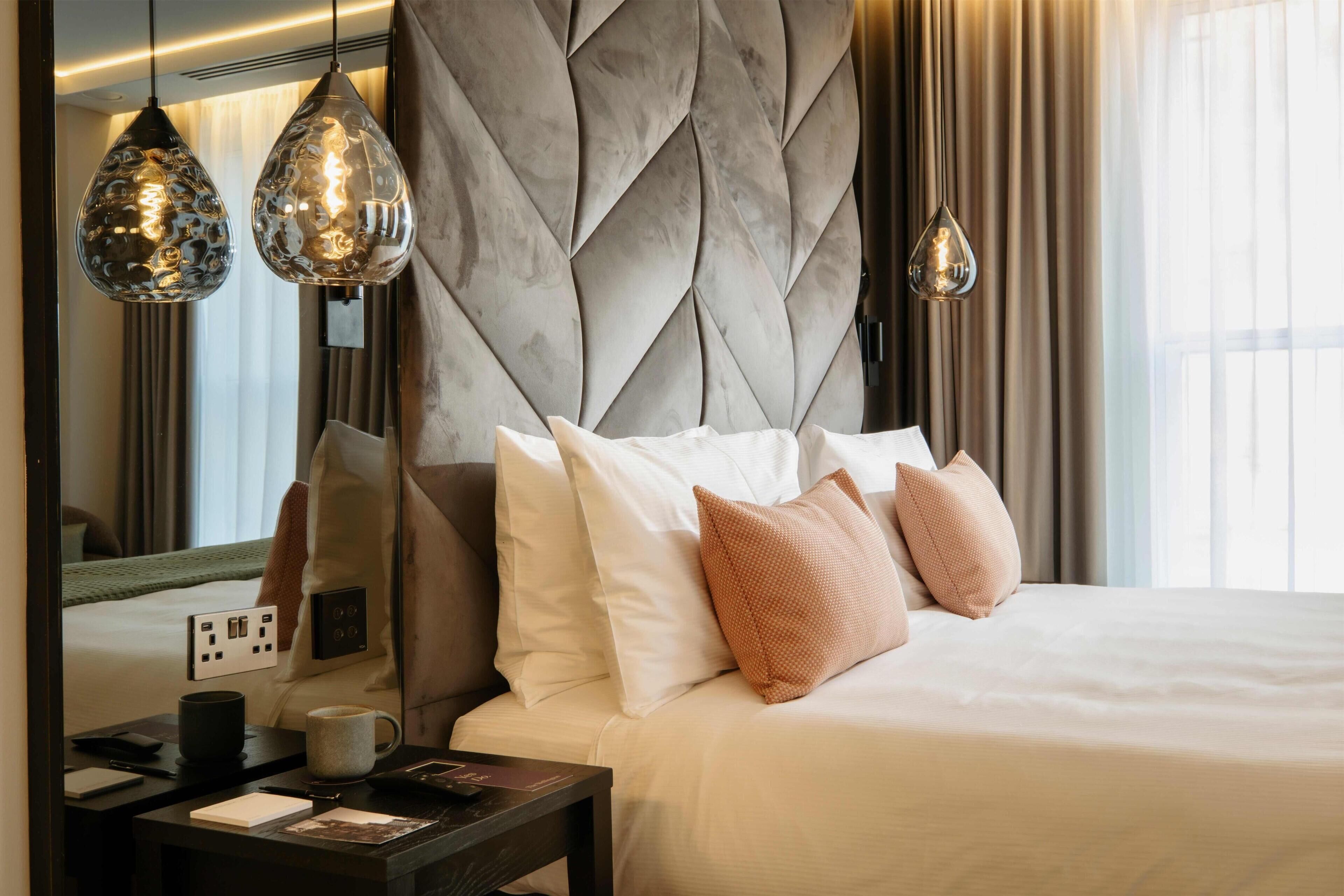 Hypo-allergenic bedding, in-room safe, iron/ironing board, free WiFi