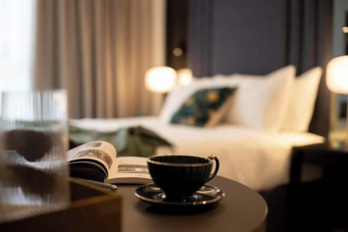 Hypo-allergenic bedding, in-room safe, iron/ironing board, free WiFi