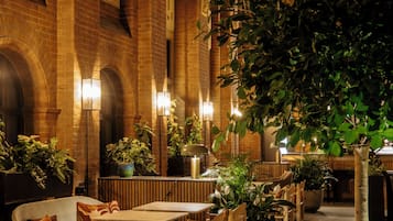 Desayuno para llevar diario (GBP 24 por persona)