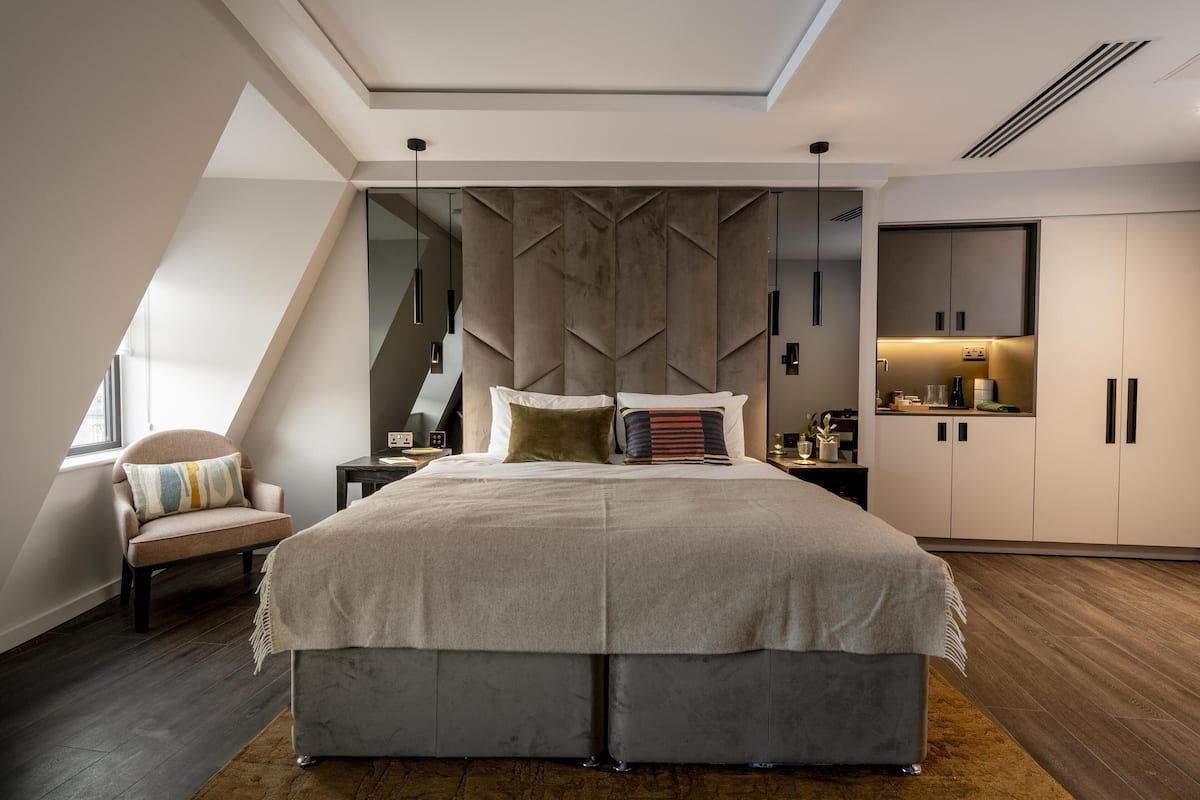 Roupas de cama antialérgicas, cofres nos quartos