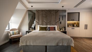 Hypo-allergenic bedding, in-room safe, iron/ironing board, free WiFi