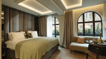 Premier Studio | Hypo-allergenic bedding, in-room safe, iron/ironing board, free WiFi