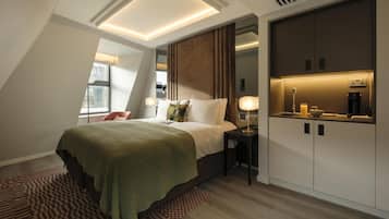 Studio | Hypo-allergenic bedding, in-room safe, iron/ironing board, free WiFi