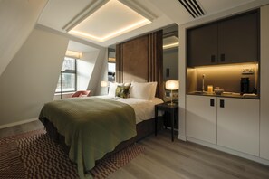 Hypo-allergenic bedding, in-room safe, iron/ironing board, free WiFi