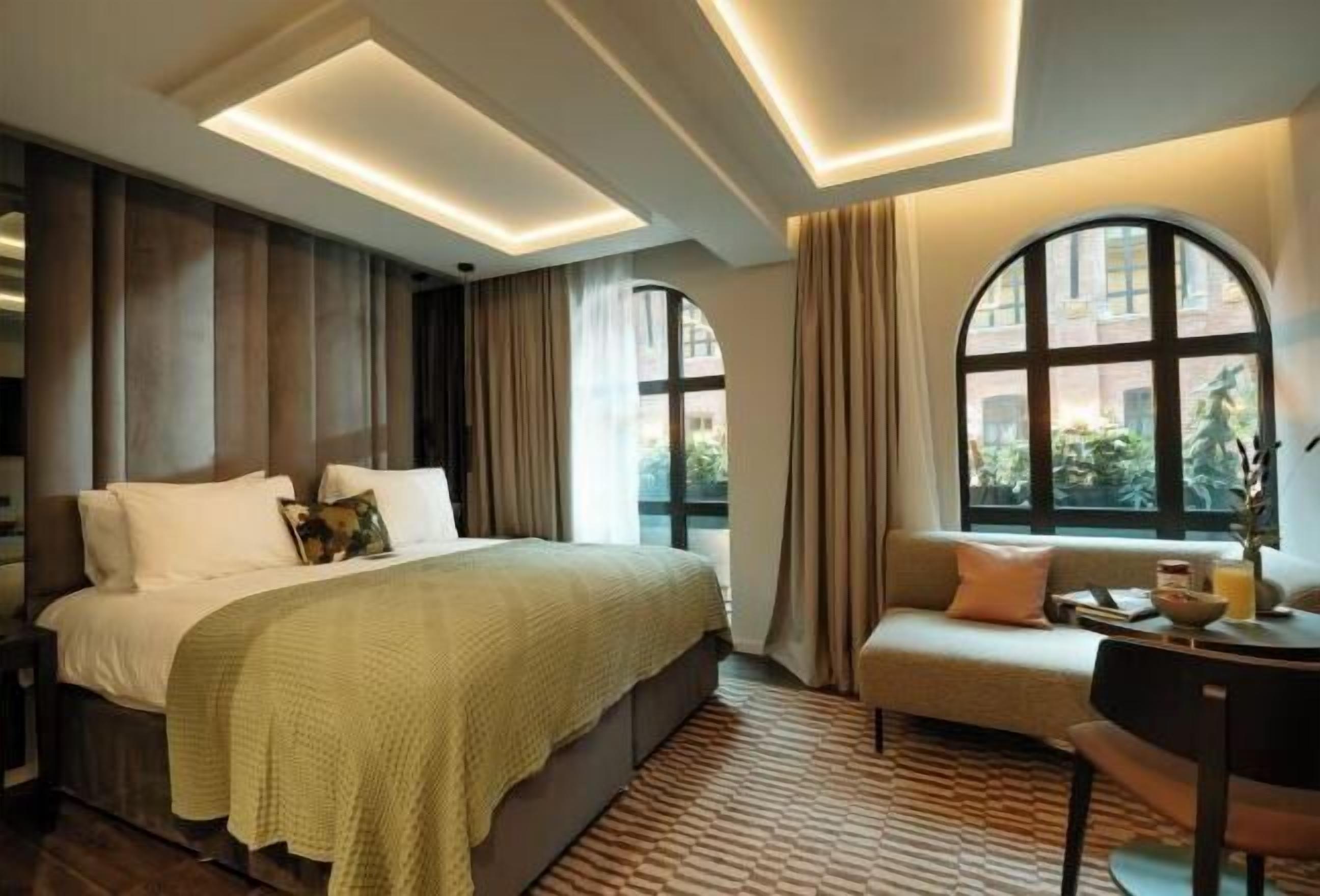 Hypo-allergenic bedding, in-room safe, iron/ironing board, free WiFi