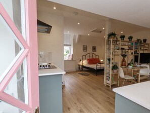 1 Schlafzimmer, individuell dekoriert, individuell eingerichtet