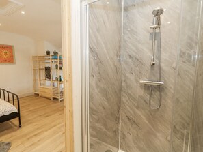Shower - Sea Pink Studio (Swanage)