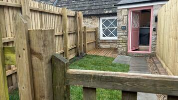 Cottage | Property grounds