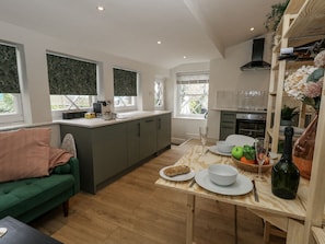 Fridge, microwave, dishwasher, cookware/dishes/utensils - Sea Pink Studio (Swanage)