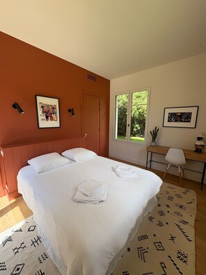 5 bedrooms, iron/ironing board, free WiFi, bed sheets