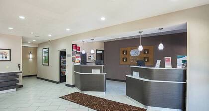 GOOD AFFORDABLE ROOM AVAILABLE WITH ALL AMENITIES
DOUBLE QUEEN SUITE
KING SUITE